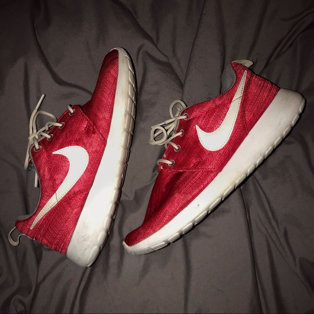Nike Roshe Run Red Athletic Shoe 6.5Y